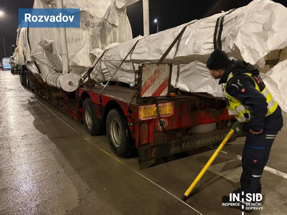 Trei camioane românești, amendate cu 48.000 € în Cehia - Foto: Facebook / INSID - Inspekce silniční dopravy