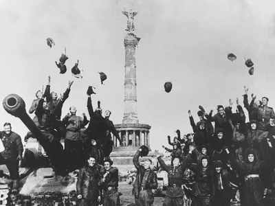 De ce România sărbătorește Ziua Victoriei pe 9 mai, la fel ca Rusia - Foto: Profimedia Images
