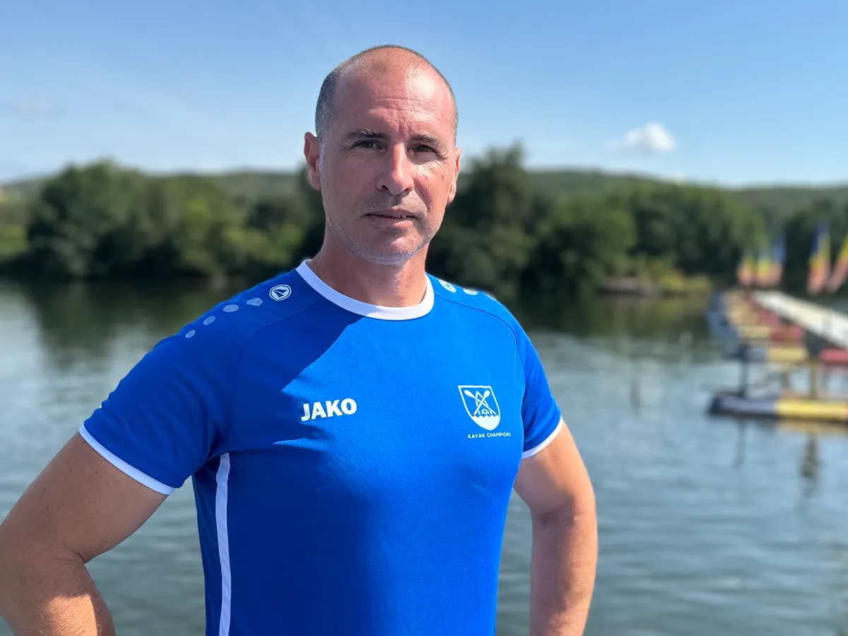 Marian Baban este un fost sportiv de performanță la kaiac, multiplu medaliat la Campionatele Mondiale și Europene