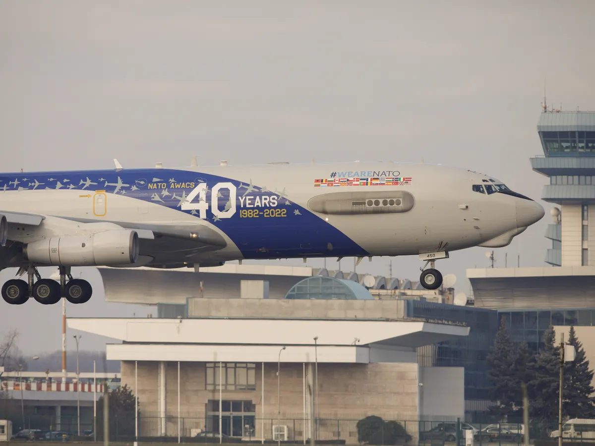 Avioanele de spionaj ale NATO operează simultan pe Marea Neagră. Unul dintre ele „vede” 312.000 km pătrați