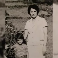 Prezentatoarea TV de la noi care a trăit în sărăcie lucie. „Când mâncam pui, luam oasele încă odată” - Foto: Arhiva personala ( imagine cu rol ilustrativ)