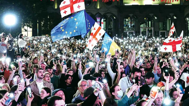 „Legea rusească“ împotriva societății civile, adoptată în Georgia, a generat proteste masive. Propaganda guvernamentală îi etichetează pe protestatari drept agenți ai războiului global - Foto: Profimedia Images
