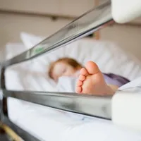 Copii duși la urgențe după ce mama a dat cu spray de purici în cameră. Care este starea micuților - Foto: Arhivă / imagine cu caracter ilustrativ