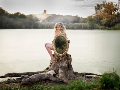 Femeie cu horoscop - Foto: Freepik