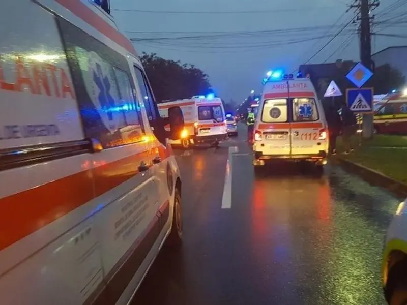 Accident rutier grav în Crevedia: Planul Roșu, activat după impactul dintre un microbuz și o mașină - Foto: Arhivă/ Imagine cu caracter ilustrativ