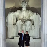 LUPTĂ MONUMENTALĂ Un ziar din 1860 l-a numit pe Lincoln ”un bărbat slab și neexperimentat, iar administrația sa este condamnată”. Sună cunoscut? Gingrich susține că Trump se confruntă cu aceeași ostilitate a presei