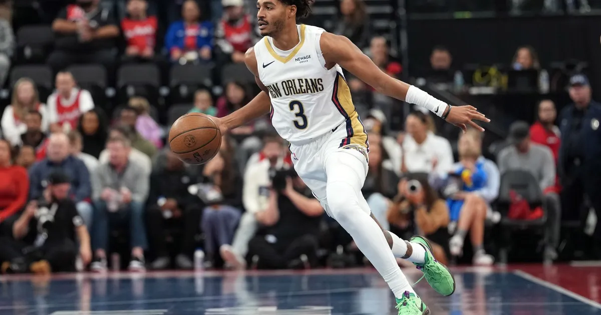 Arbitrii din NBA vor fi dotaţi cu căşti începând de sâmbătă • Newsweek România