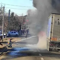 Un camion cu azotat de amoniu a luat foc în mers pe DN 61 în județul Giurgiu Foto: Facebook