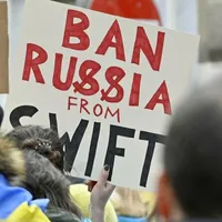 Occidentul, „blitzkrieg” economic împotriva Moscovei. Banca Centrală a Rusiei face apel la calm. / Foto: ft.com