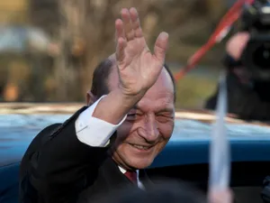 Traian Băsescu acum 11 ani, în timpul ceremoniei de inaugurare a preşedintelui Klaus Iohannis - Foto: Profimedia Images