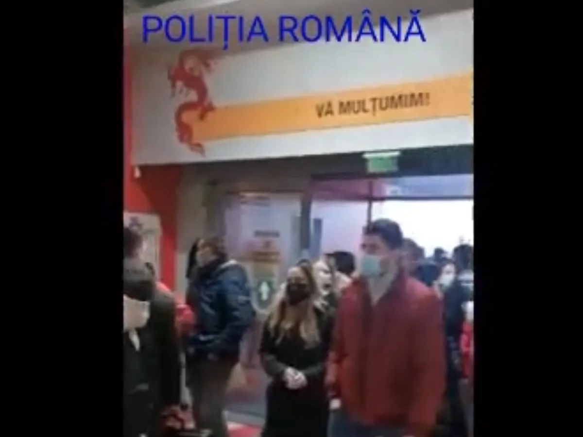 Intervenție la complexul comercial. FOTO: Captură video