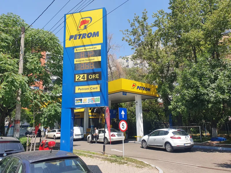 Prețul motorinei a coborât, în această dimineață, la 8,7 lei/litru. Benzina standard este 8,15 lei/l / Newsweek