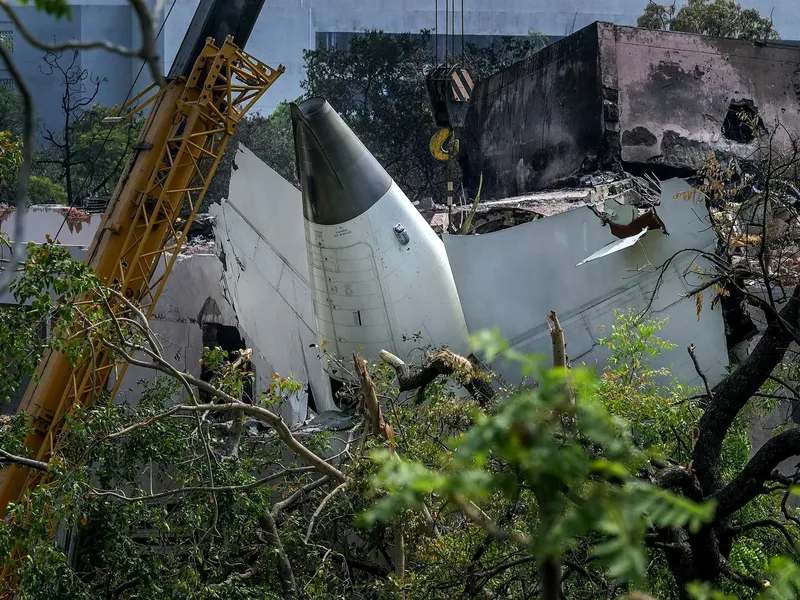 Tragedie aviatică în Rusia. Un avion cu 49 de pasageri s-a prăbușit. Epava, in flăcări pe un munte -  Foto: Profimedia images