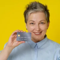 Pensia intră pe card în aceeași zi pentru toți pensionarii în aprilie. Când și care este motivul? - Foto: Freepik