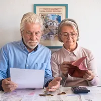 1.000.000 pensie vor fi micșorate. Se taie sute de lei bonusuri la pensionare. Cine pierde bani? - Foto: Freepik
