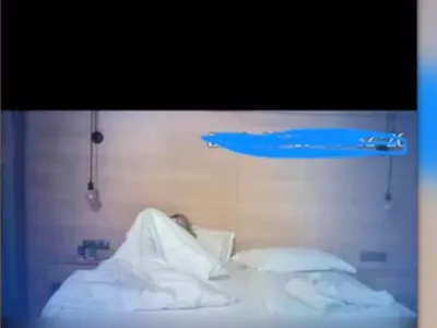 Camere video descoperite în prizele din dormitoarele unei cabane din Sibiu: „Filmau ce se întâmpla în pat. Și în baie erau”