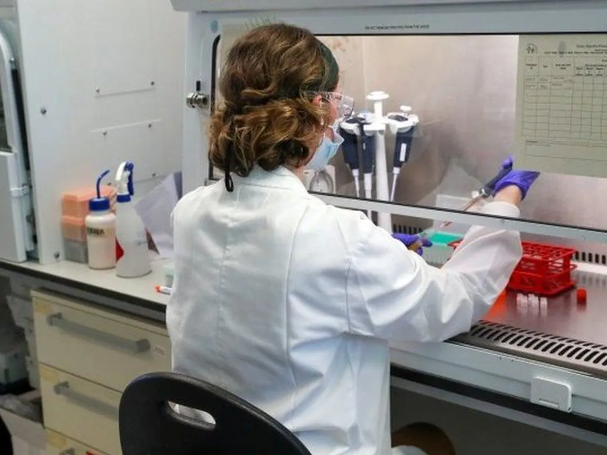 Marea Britanie a aprobat utilizarea vaccinului dezvoltat de AstraZeneca și Universitatea Oxford/FOTO: Reuters