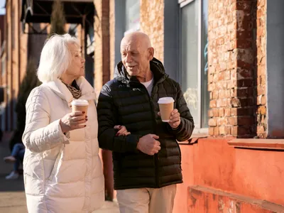 Pensionari cu cafea Foto: Freepik (imagine cu rol ilustrativ)