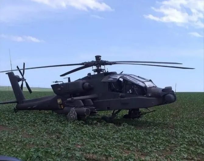 Un elicopter militar american a aterizat pe un câmp din comună Pecineaga, judeţul Constantă: Sursa Foto: Ziuaconstanta.ro.