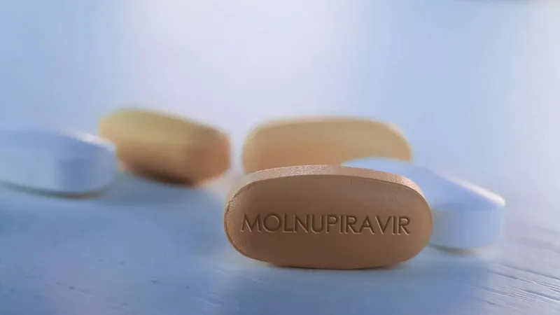 Antiviralul oral Molnupiravir reduce riscul de deces cu 50% /foto: yahoo