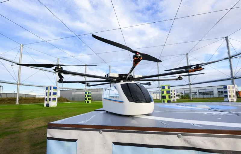 O dronă se află în noua cușcă pentru drone din incinta Centrului Aerospatial German DLR - Foto: Profimedia Images