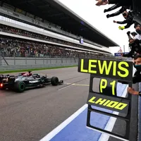 Lewis a intrat în istorie cu a 100-a victorie. / Foto: Mercedes-AMG Petronas Formula One Team, Facebook