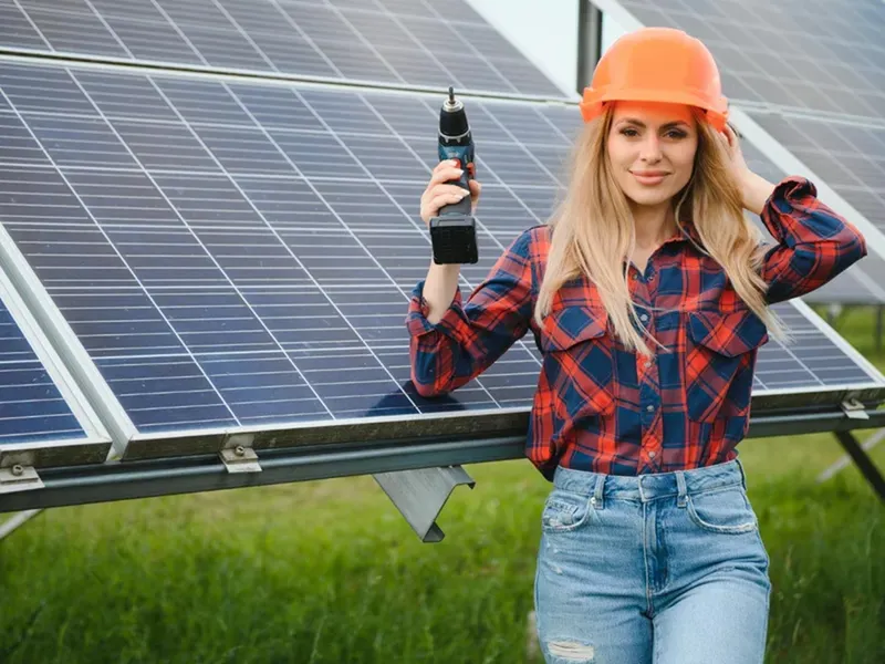 Peste 219.000 de români cu panouri fotovoltaice sunt prosumatori. Produc mai mult decât Cernavodă - Foto: Freepik (Imagine cu rol ilustrativ)