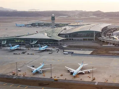 Arhitectura futuristă a Aeroportului Incheon, de lângă Seoul - Foto: Wikipedia/Arne Müseler/CC BY-SA 3.0