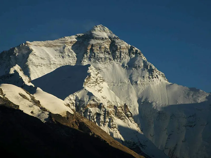 Muntele Everest s-a închis