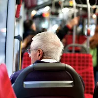Ilfovul va asigura transport gratuit pentru persoanele de peste 65 de ani pentru a merge la spital - FOTO: Profimedia