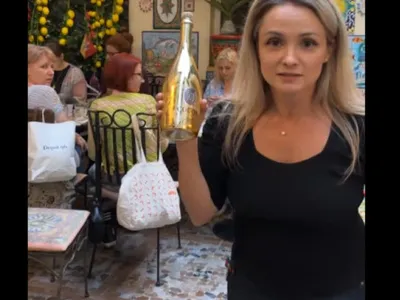 Fostă membră SOS, reținută împreună cu soțul ei după ce ar fi agresat doi vecini în vârstă, apoi le-ar fi confiscat telefoanele