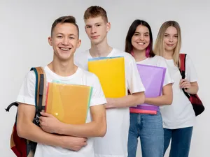 Elevii pot consulta online oferta liceelor din București - Foto: Freepik (cu rol ilustrativ)
