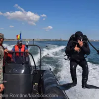 Scafandrii au dezamorsat o mină / FB