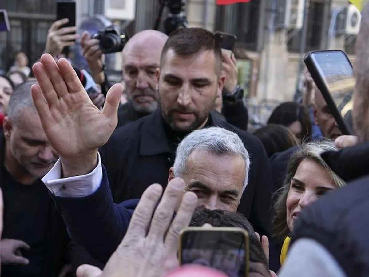 Călin Georgescu, pe când îşi depunea dosarul de candidatură - Foto: INQUAM PHOTOS/Octav Ganea