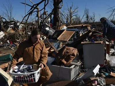 Urmările tornadelor devastatoare din SUA: Case din care a rămas doar fundația, mașini luate de vânt/FOTO: cnn.com