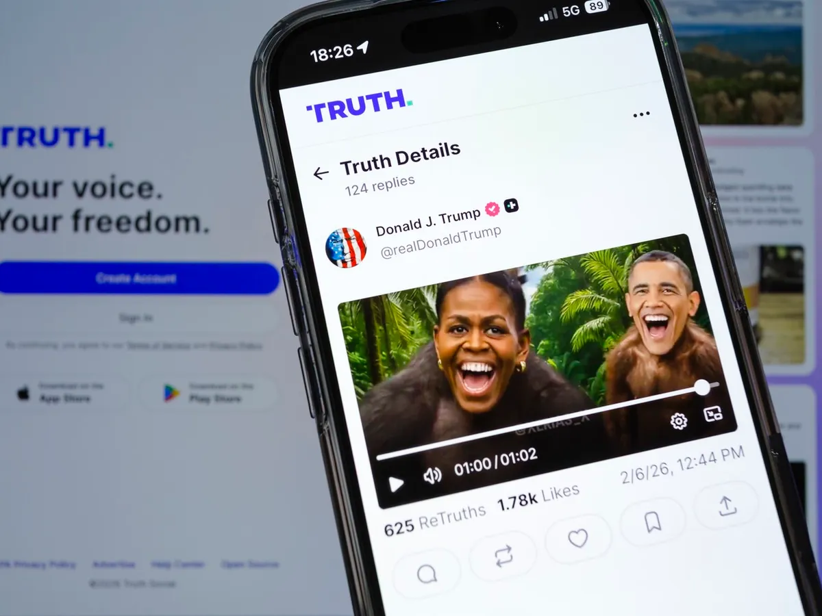 Trump a postat un filmuleț în care Barack Obama și soția sa erau prezentați ca maimuțe - Foto: Profimedia Images