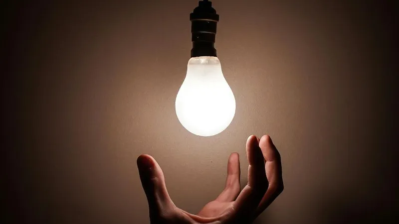 Foarte probabil, va exista o reducere a TVA la energia electrică. Care poate fi aceasta? - Foto: Pexels/Luca Nardone