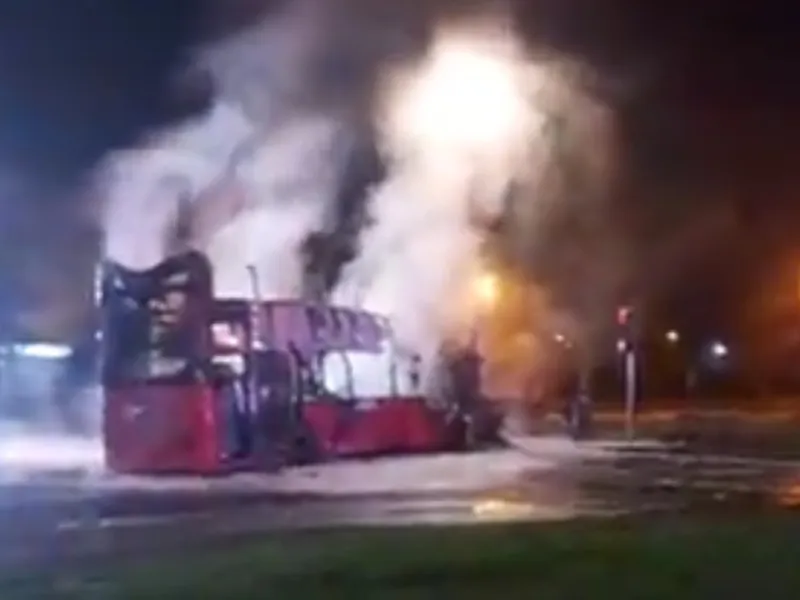 Incendiul a avut loc într-o comunitate unionistă din Belfast. FOTO: Captură video