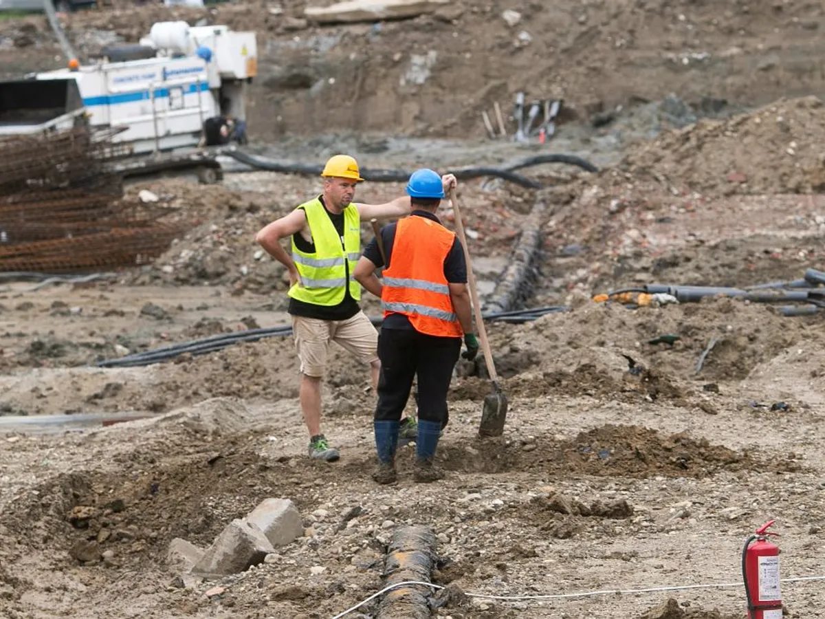 De ce continuă să lucreze mulţi dintre români la negru? Ce ar trebui să se întâmple cu TVA? - Foto: INQUAM PHOTOS / Virgil Simionescu - imagine cu caracter ilustrativ
