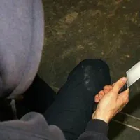 Un bărbat în vârstă de 50 de ani din localitatea Unţeni din judeţul Botoşani a fost reţinut de poliţişti, după ce şi-a ucis fratele geamăn cu mai multe lovituri de cuţit. / Foto: bzi.ro
