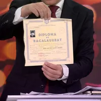 Nicușor Dan și-a arătat diploma de Bacalaureat pentru a pune stop știrilor false: Originalul e aici - Foto: Digi24