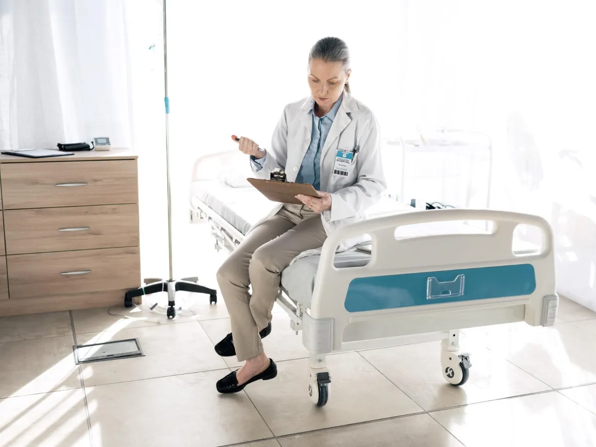 Persoană la spital - Foto: Magnific.com (Imagine cu rol ilustrativ)