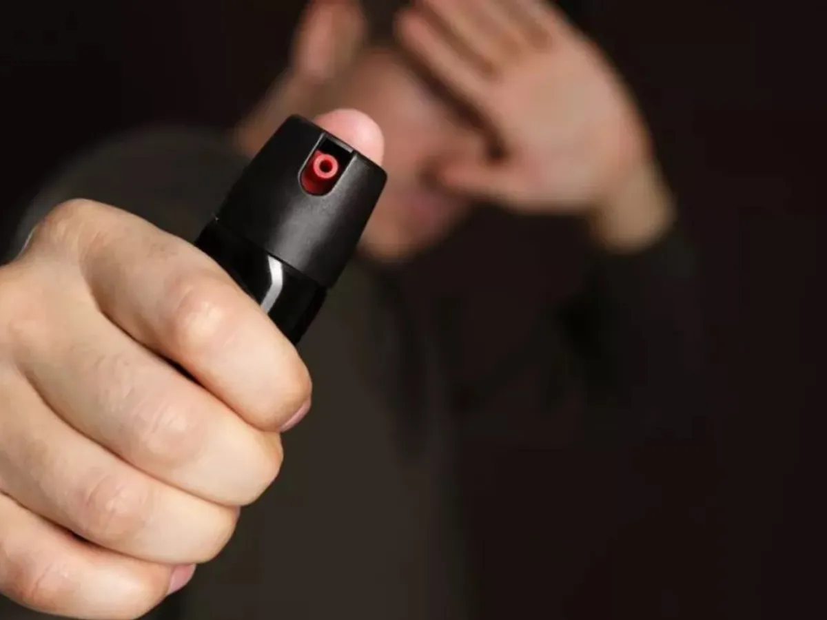 Cât de ușor poți cumpăra un spray paralizant de pe Internet? Nici măcar nu-ți trebuie acte - Foto: Freepik. com (rol ilustrativ)