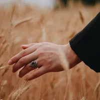 Taxa pe stâlp reapărută va duce la scumpiri în masă, la toate produsele şi serviciile - Foto: Pexels/Feyza Altun