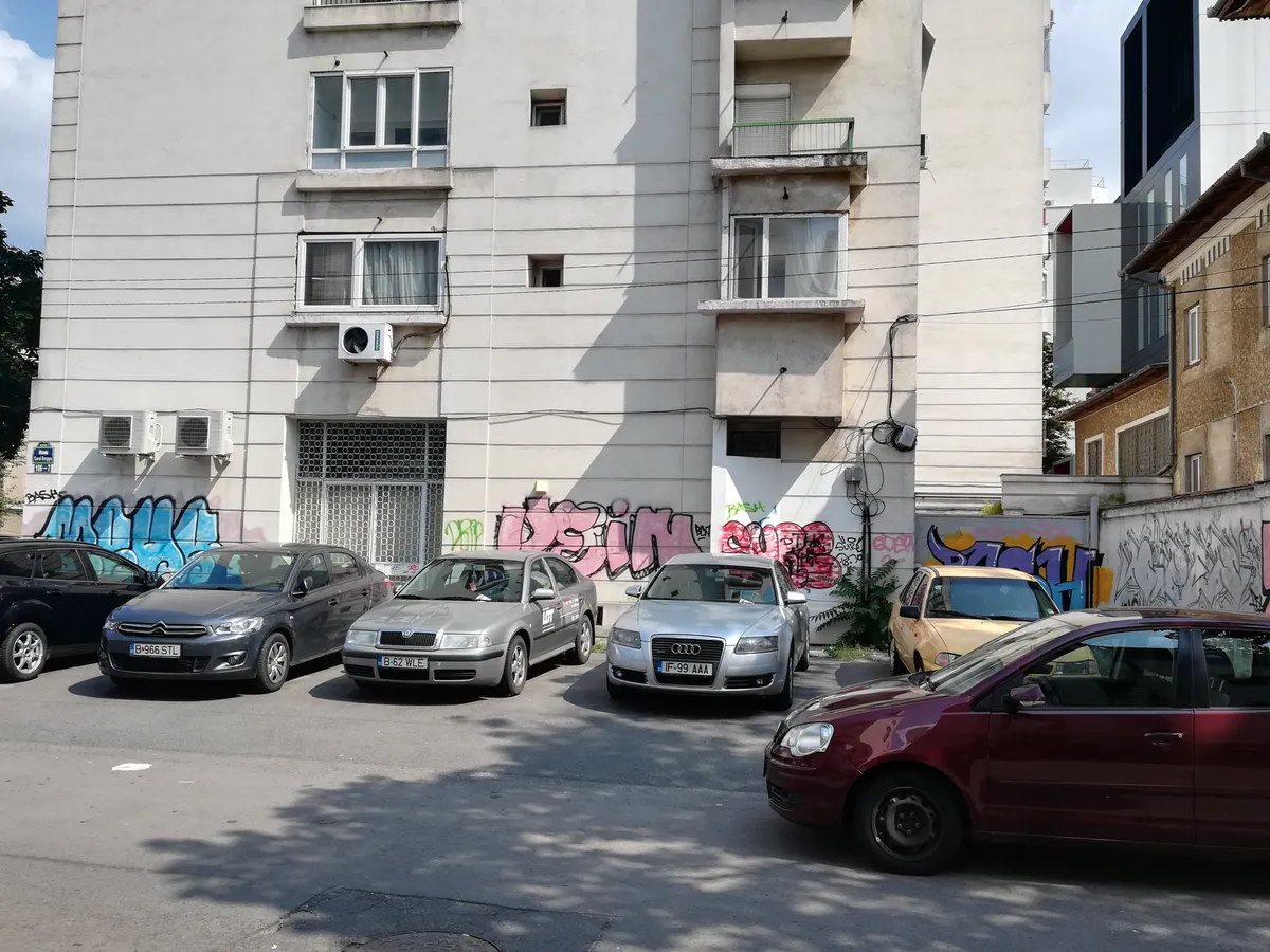 Graffiti desenat de Ionuț, când a fost prins de polițști. Fotografie pusă la dispoziția Newsweek de familia copilului