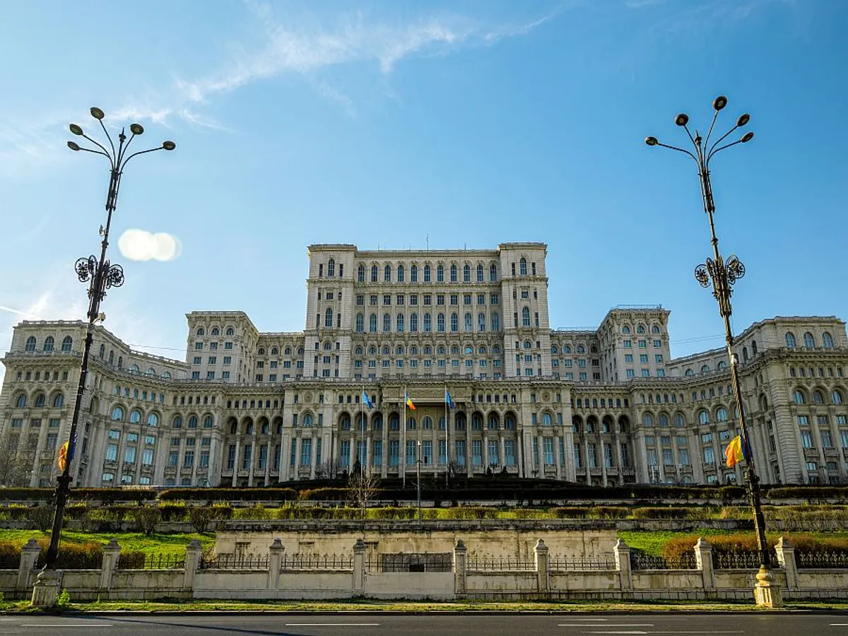 Palatul Parlamentului, sediul puterii legiislative din România - Foto: Freepik/frimufilms