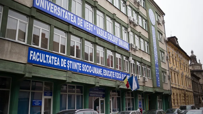 Universitatea Vasile Goldiș - FOTO: FB