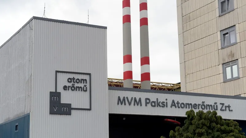 Dunărea „fierbe” din cauza caniculei. Ungaria opreşte 3 din cele 4 reactoare nucleare de la Paks - Foto: Profimedia Images