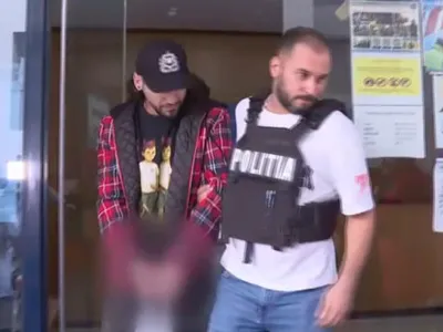 Trapperul Ian, care a urinat pe scenă în timpul concertului, își cere acum scuze: „Știu că sunt idiot, dar nu m-am gândit”