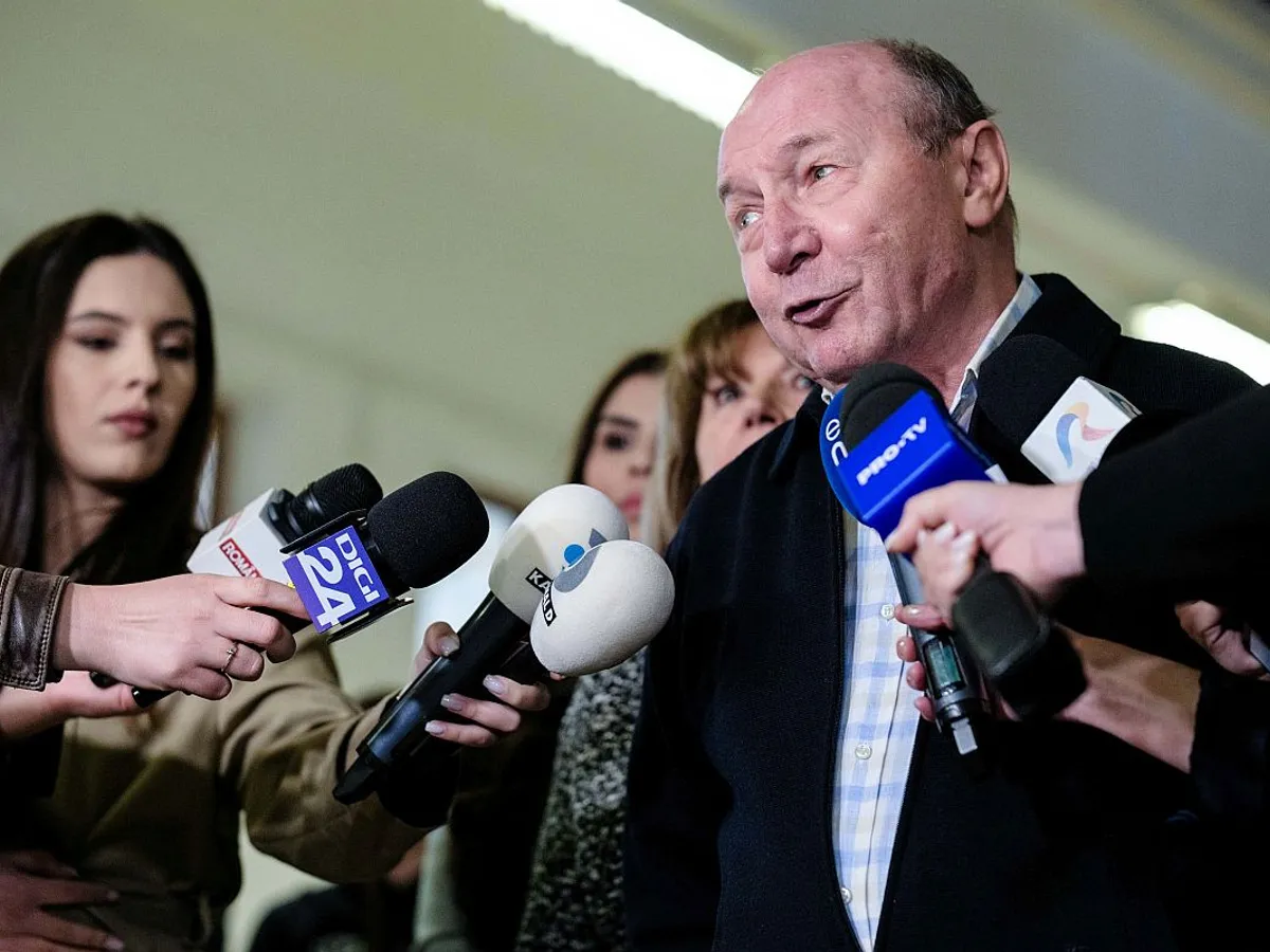 Traian Băsescu, fost preşedinte şi comandant de petrolier - Foto: INQUAM PHOTOS/Alexandru Nechez